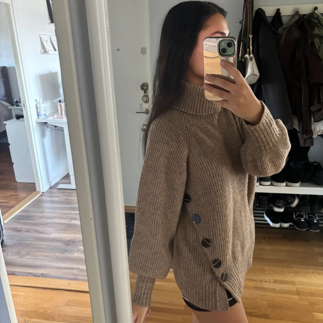 Beige polotröja från Freequent med knappar - 3