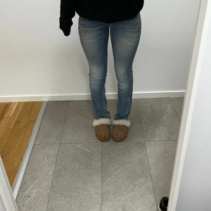 G-Star ljusblå jeans - Snygga ljusblå jeans från G-Star som är lågmidjade.