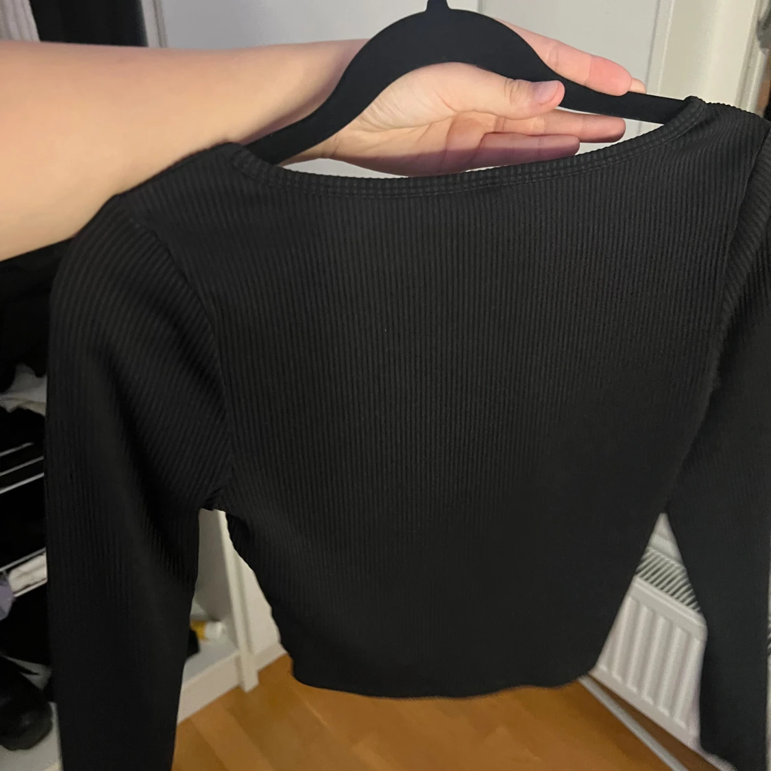 Svart ribbad långärmad topp Divided - 2