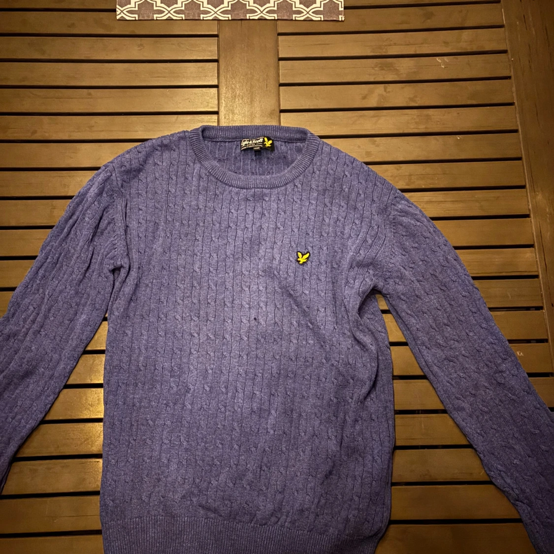 Blå kabelstickad tröja Lyle & Scott
