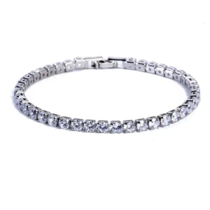 Armband  - Silverarmband – Stil & Kvalitet från Armory  Ett perfekt tillskott till din stil! Detta tennisarmband har en enkel och elegant design med en skön passform. Passar både till vardags och som en fin present.  Hör av dig vid frågor! / Armory