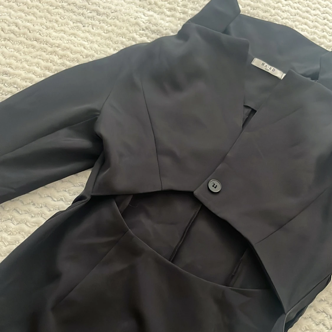 Svart långklänning från NA-KD