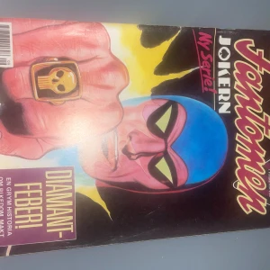 Fantomen Nr 9 Från 1987 Jokern - Upptäck Fantomen i denna färgstarka serietidning! Med coola illustrationer, spännande äventyr och en unik stil är detta ett måste för dig som gillar action, mysterier och superhjältar. Perfekt för unga som vill ha något annorlunda och underhållande att läsa.