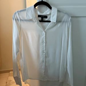 Vit skjorta  - Knappt använd.