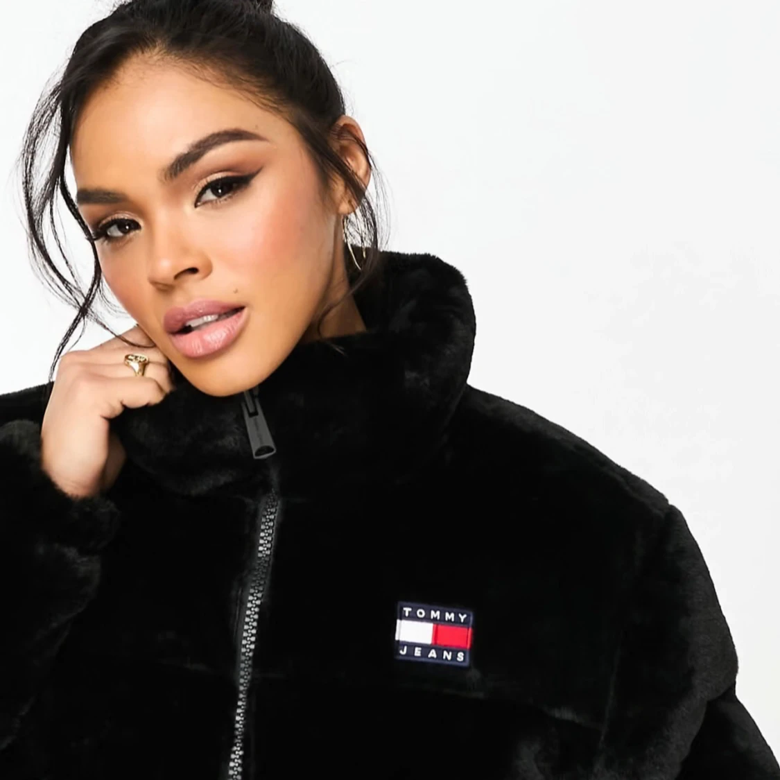 Svart teddyjacka från Tommy Jeans - 1