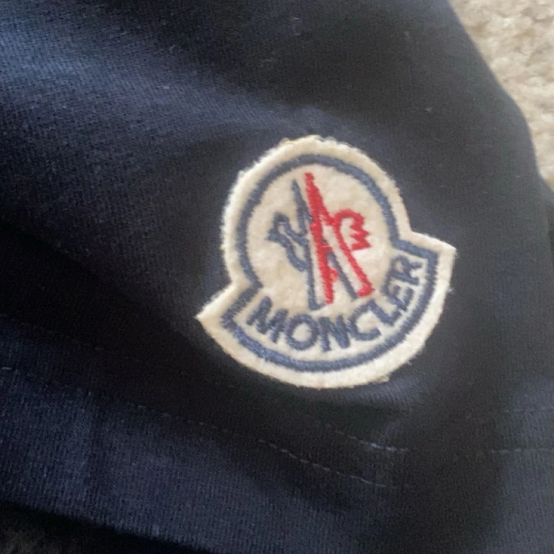 Mörkblå Moncler t-shirt med logga - 2