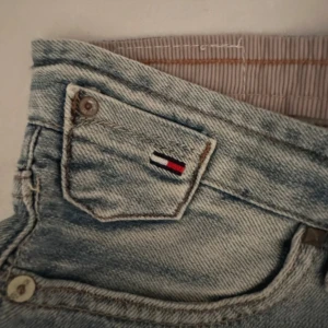 Tommy Hilfiger ljusblå jeansshorts - Fint skick😍 Ungefär S tror jag (se storlek i bifogad bild)