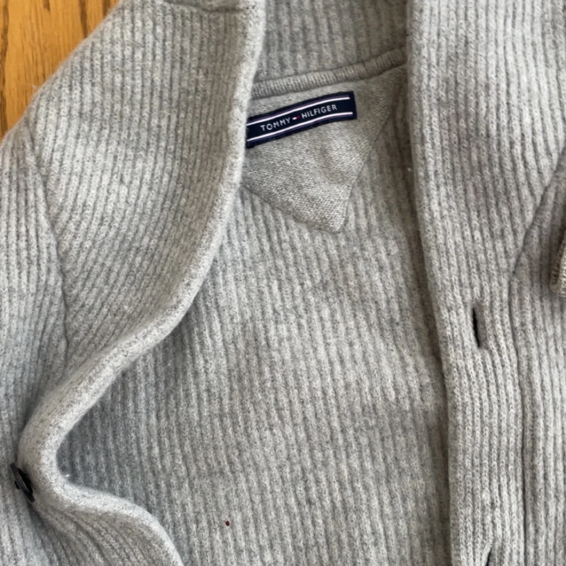 Grå ribbad kofta från Tommy Hilfiger - 1