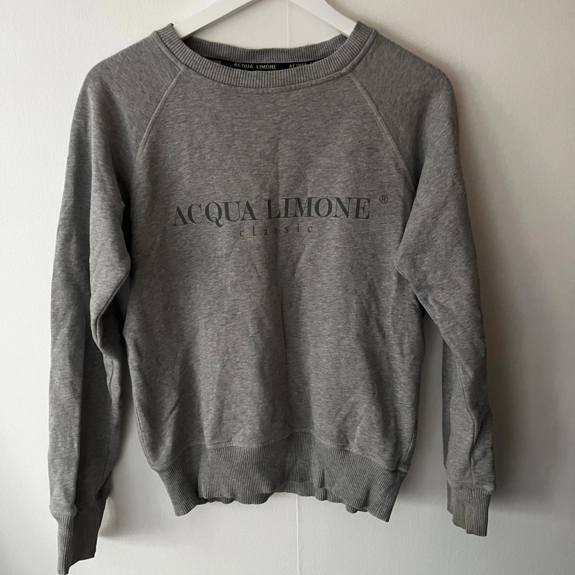 Grå sweatshirt från Acqua Limone