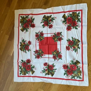 Julduk - Julduk ca 87x84cm.