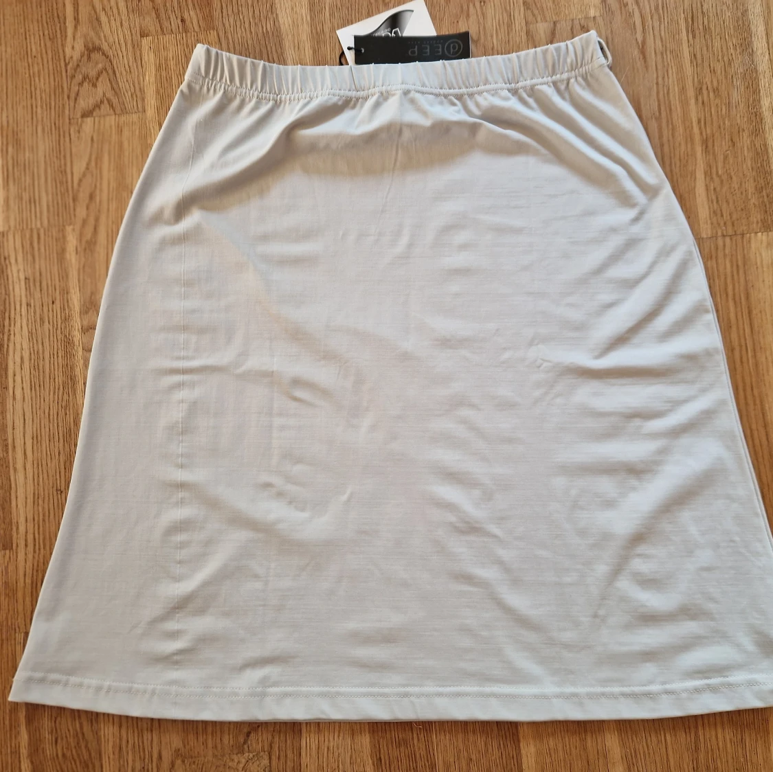 Gråvit kjol från DEEP - 2