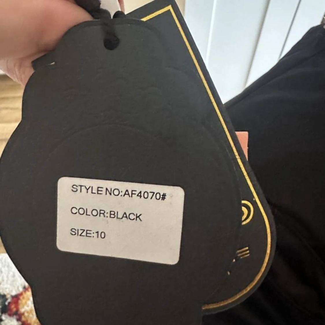 Svartvit långklänning med blommor