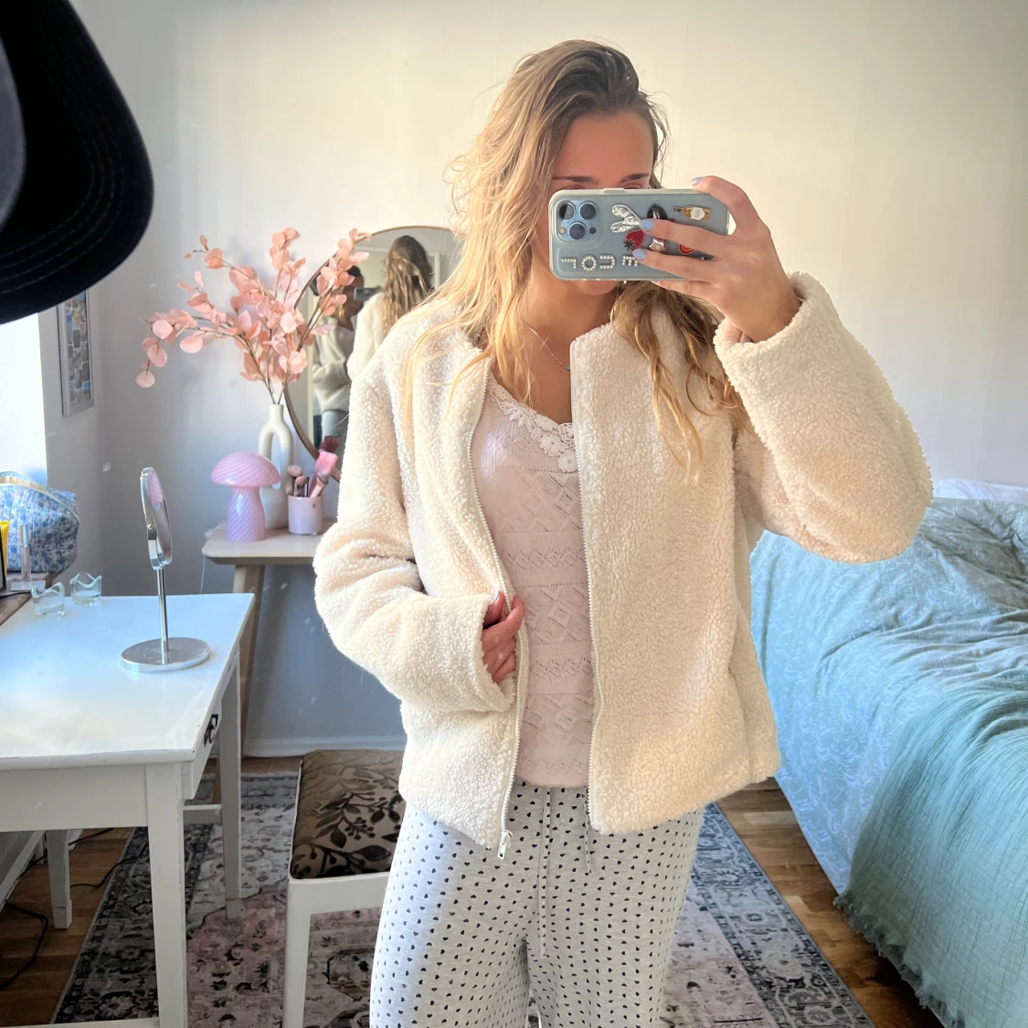 Beige teddyjacka från NLY Trend