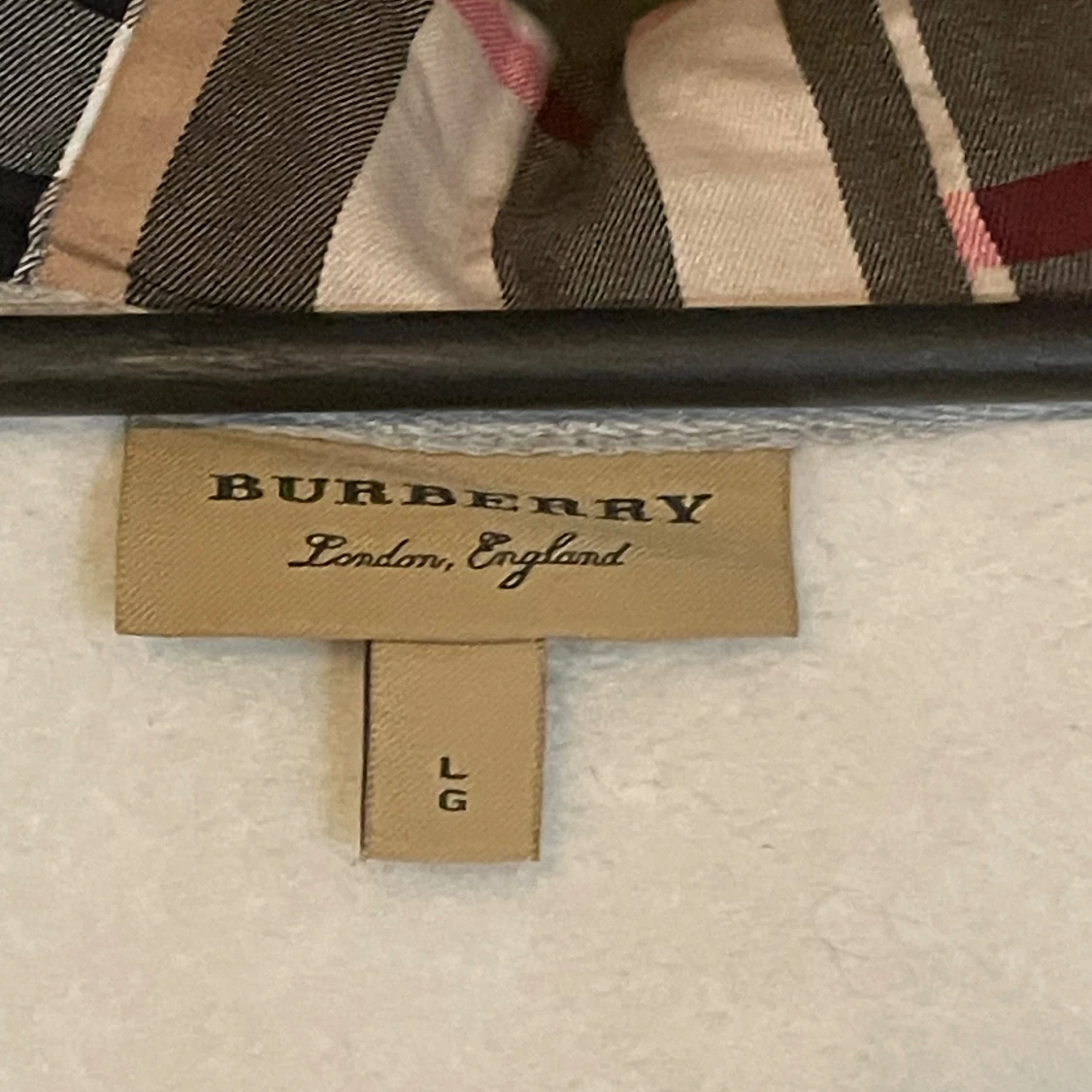 Grå hoodie från Burberry med dragkedja - 2