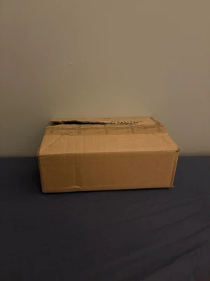 Mystery box - Mystery box. Innehåll: 2 perfymer, 1 armband, 2 klädesplagg! Bara märkes saker!