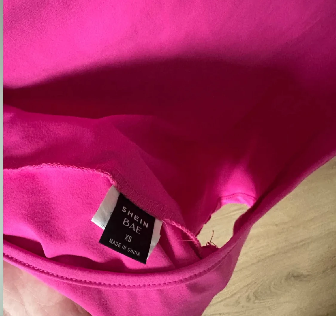 Rosa croppad topp från Shein  - 2