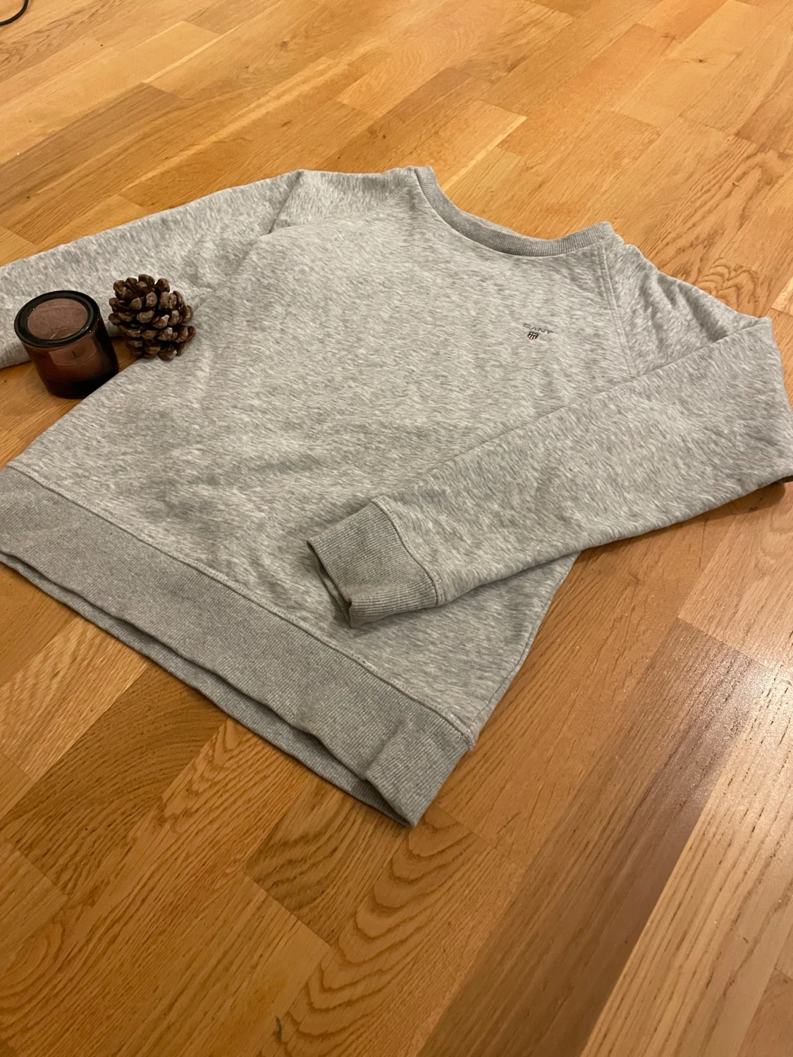 Grå sweatshirt från GANT - 1