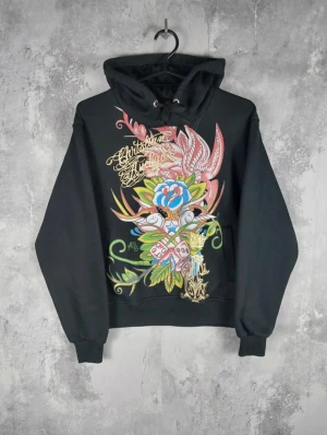 Christian Audigier Hoodie  - Bra skick, rätt liten i storlek. Bredd 49 cm, längd 55 cm. Skriv om du har fler frågor 