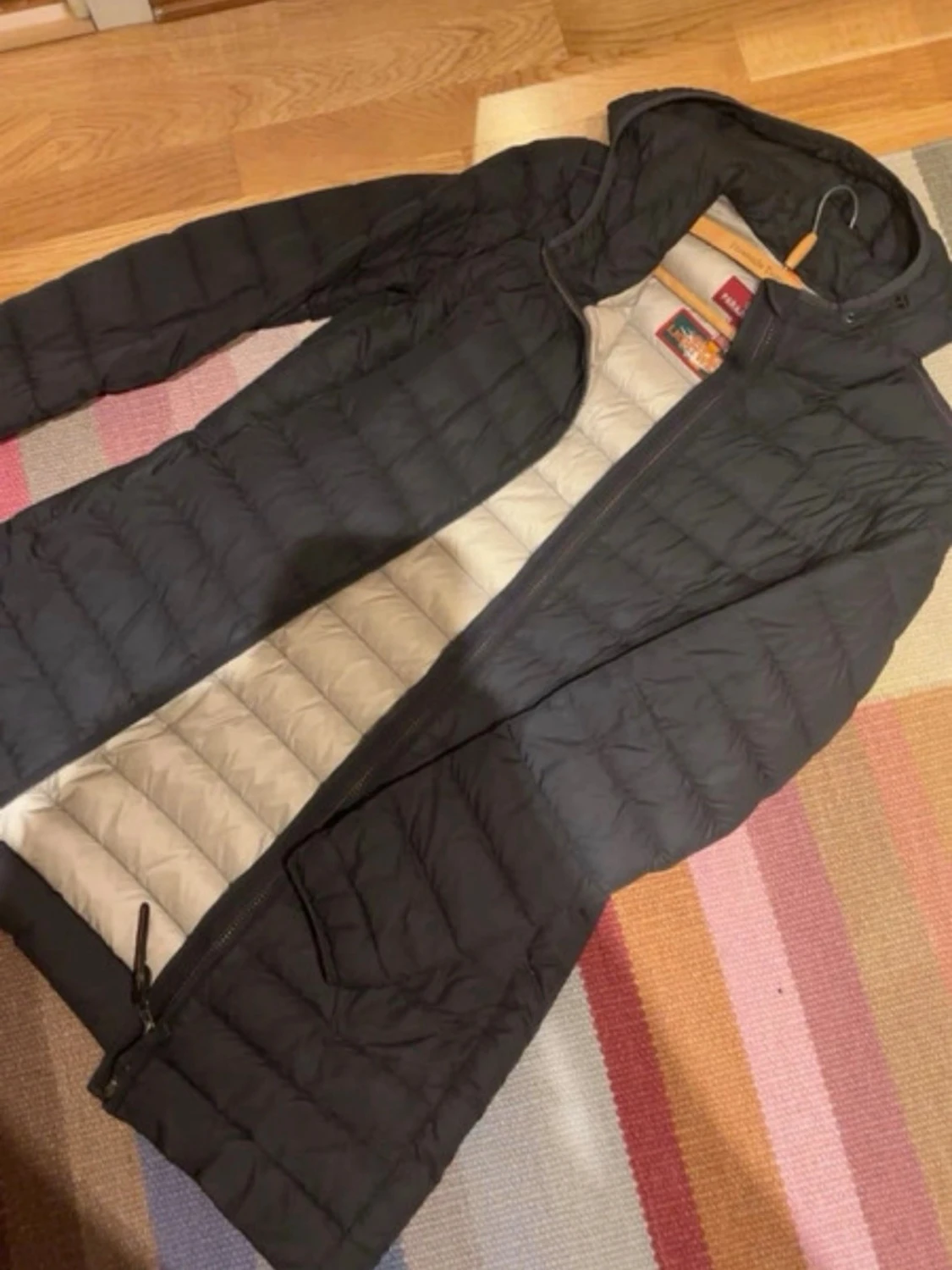 Svart dunjacka från Parajumpers M