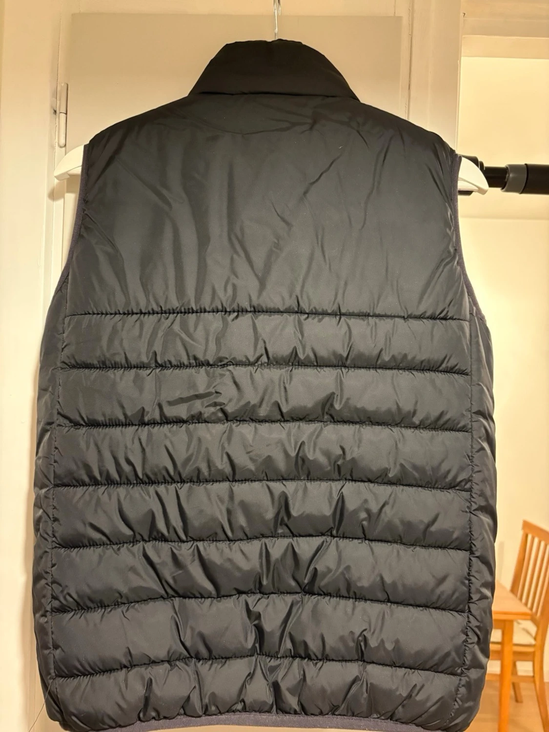 Svart dunväst från Lyle & Scott - 1