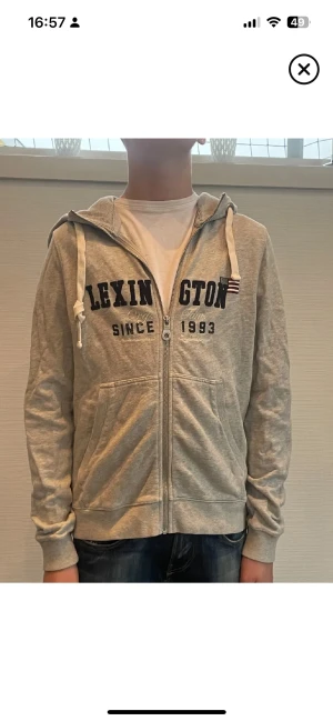 Lexington full zip tröja  -  Lexington full zip tröja herr| storlek:S| pris: 499kr| skick:10/10| hör av dig vid Minsta lilla fundering eller fråga|