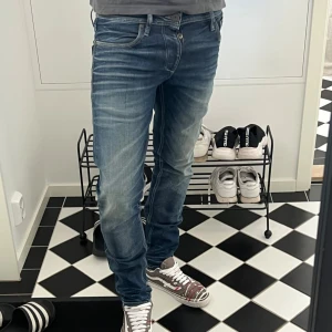 Jack & Jones slim Glenn jeans  - As feta jeans från Jack & Jones, otroligt fet fade i färgen, populära för en anledning! Priset kan diskuteras 