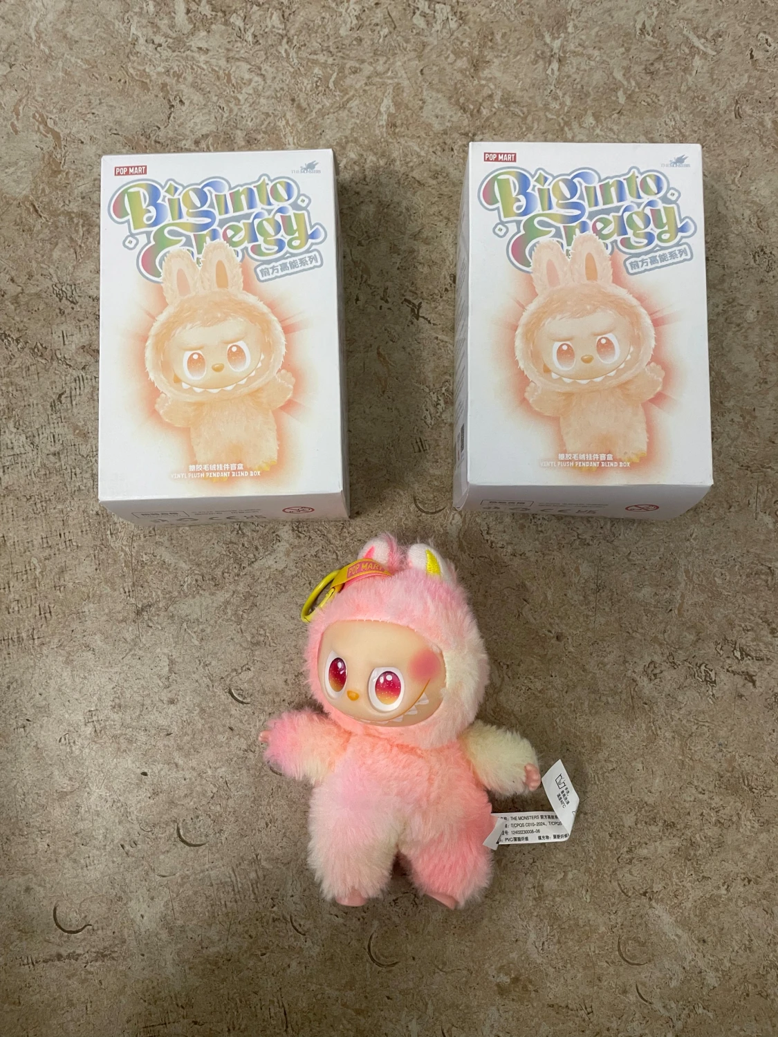 Rosa fluffig pälsväst från Pop Mart