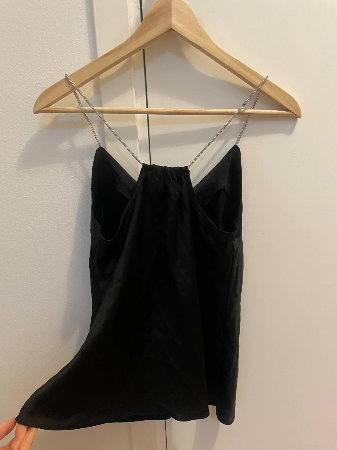 Svart linnetopp med kedjeband - 2