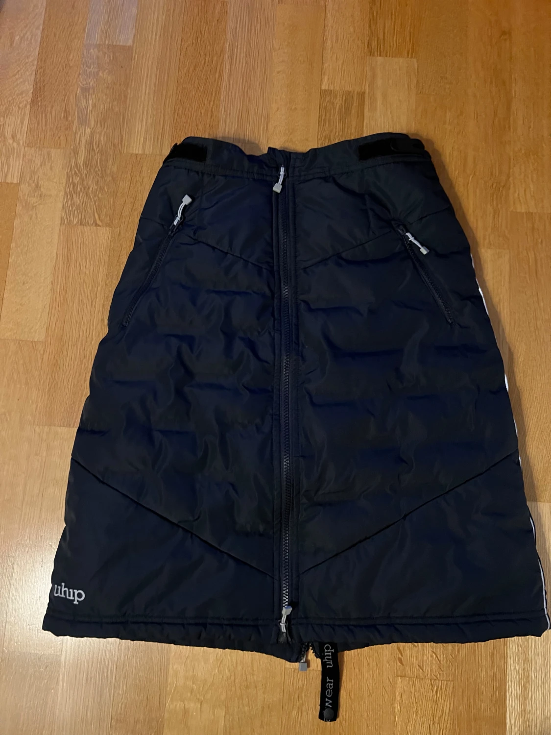 Marinblå kjol från Uhip med dragkedja