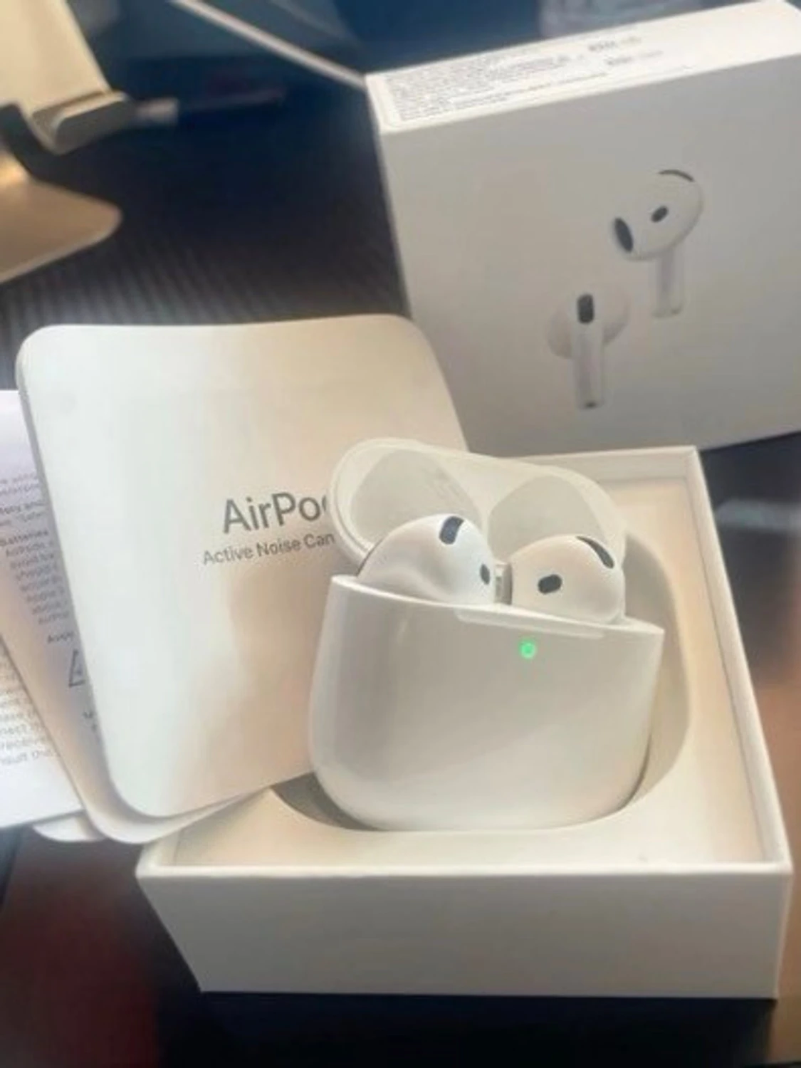 Apple AirPods 4 - 1