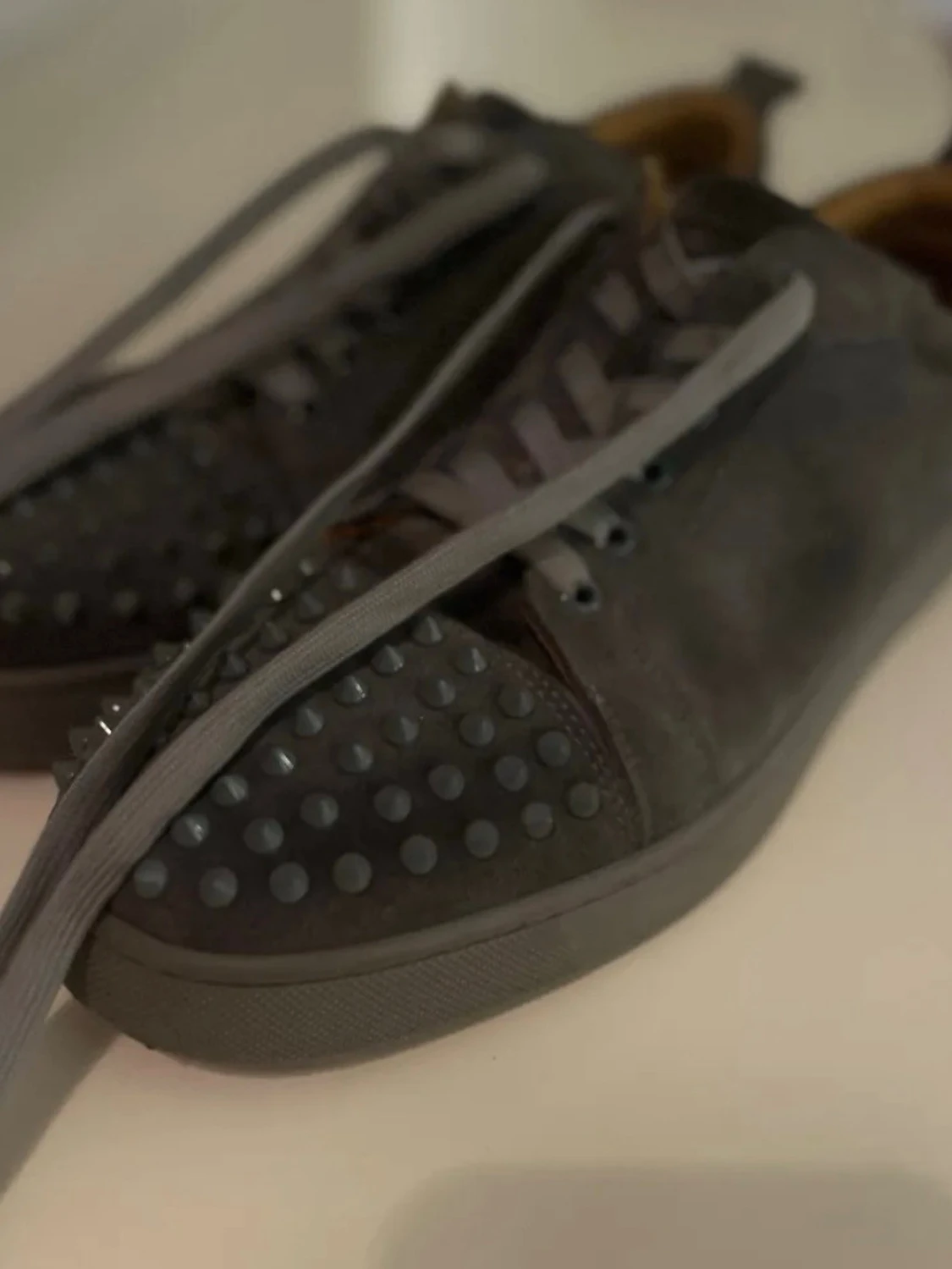 Christian Louboutin svarta sneakers med nitar