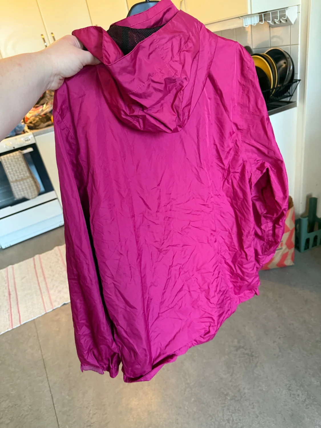 Mörkrosa vindjacka från Five - 6