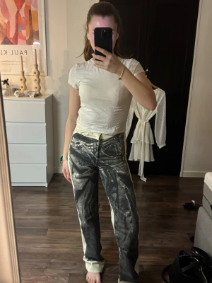 Weekday jeans - Jeans från weekday i storlek 24. Har använts ca 2 gånger och är i mycket bra skick!