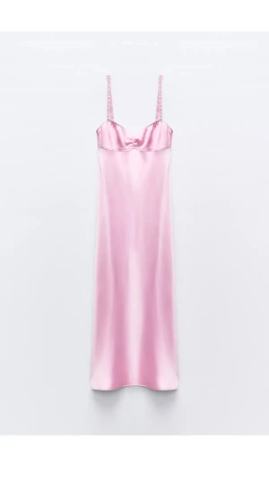 SLUTSÅLD ZARA KLÄNNING - Supersöt rosa satinklänning från Zara. Aldrig använt🩷