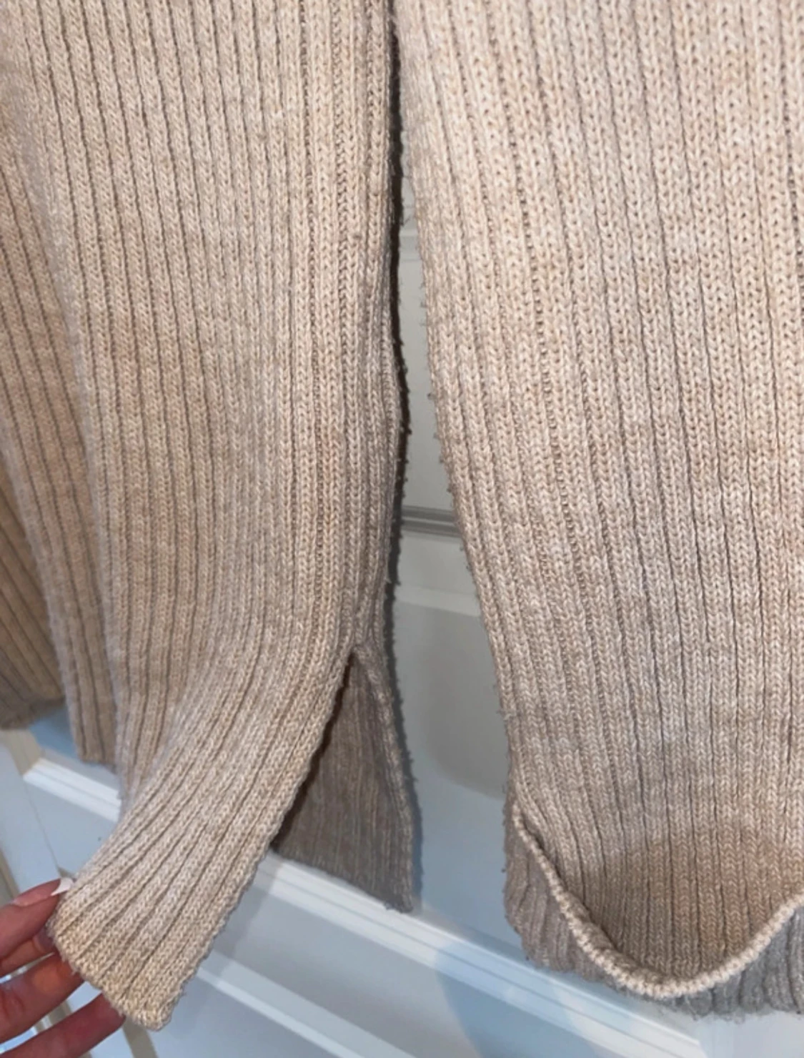 Stickad tröja med polokrage - 1