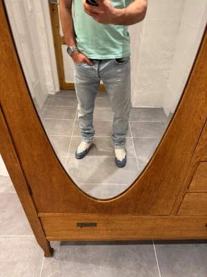 Replay jeans  - Ett par snygga byxor från Replay i storlek W33 L32 i modellen Willby