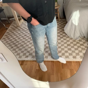 Levi's Premium 551™ Z ljusblå jeans - Säljer ett par Levi's Premium 551™ Z jeans i ljusblå tvätt. Normal passform. Superbra skick, säljes då dem blivit för små (vilket kanske syns 😅)