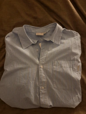 Yoke Skjorta  - Tjena! Säljer en oanvänd skjorta från Yoke.