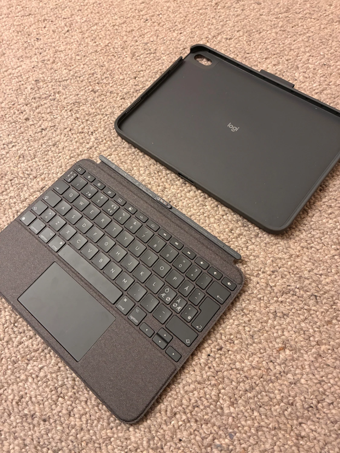 Logitech Combo Touch - 1