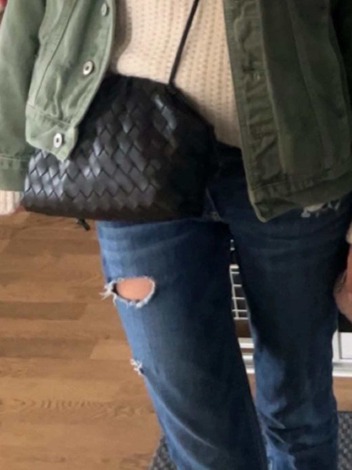 Svart flätad axelväska i skinn - 1