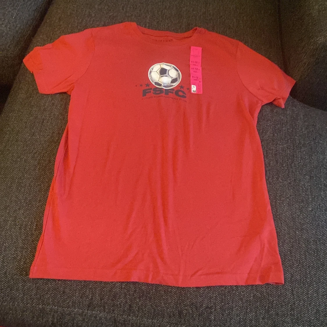 Röd t-shirt med fotbollstryck FSFC