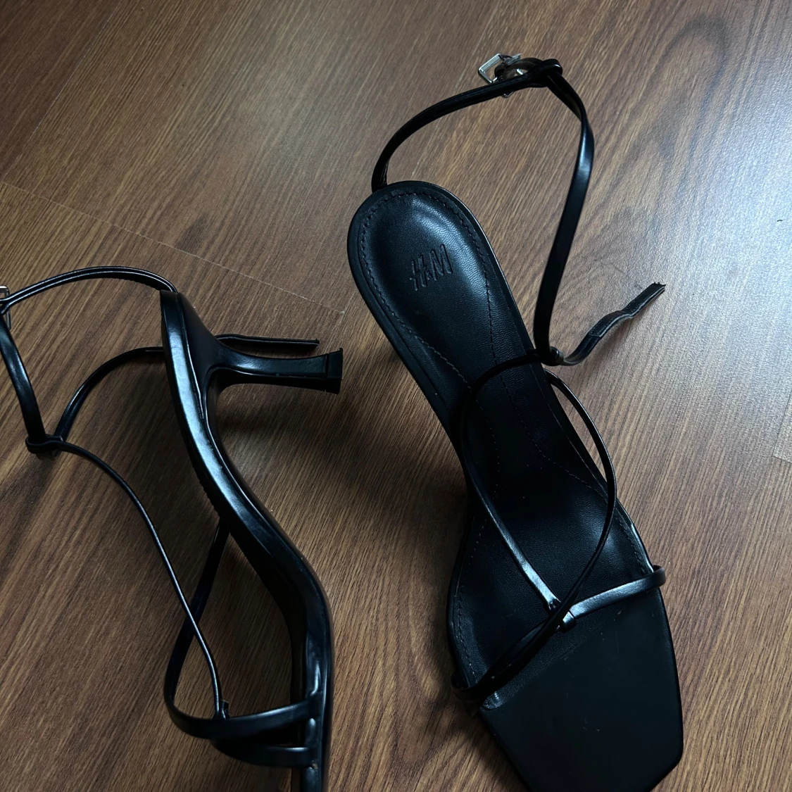 Svarta sandaler med smala remmar H&M - 2