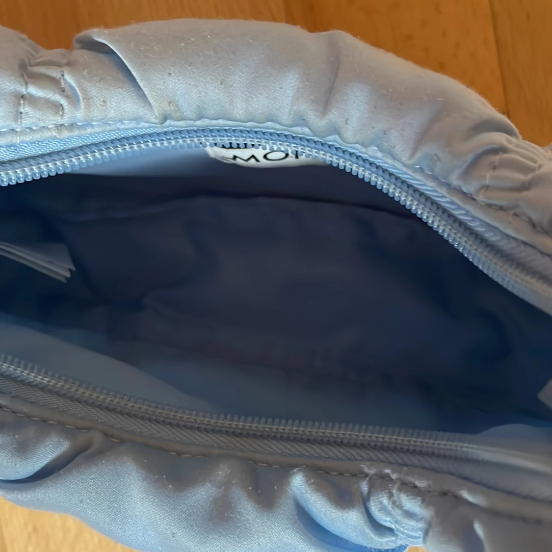 INTRESSEKOLL babyblå axelväska  - 2