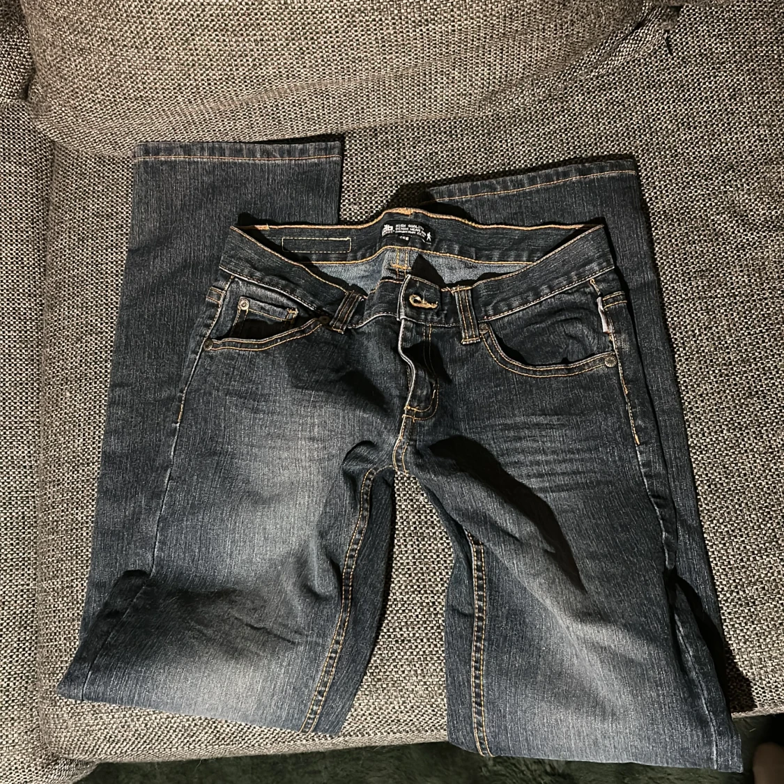 Mörkblå jeans