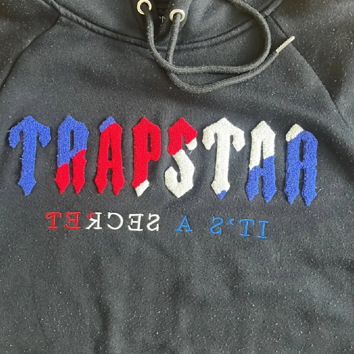 Trapstar svart hoodie med broderi - 1