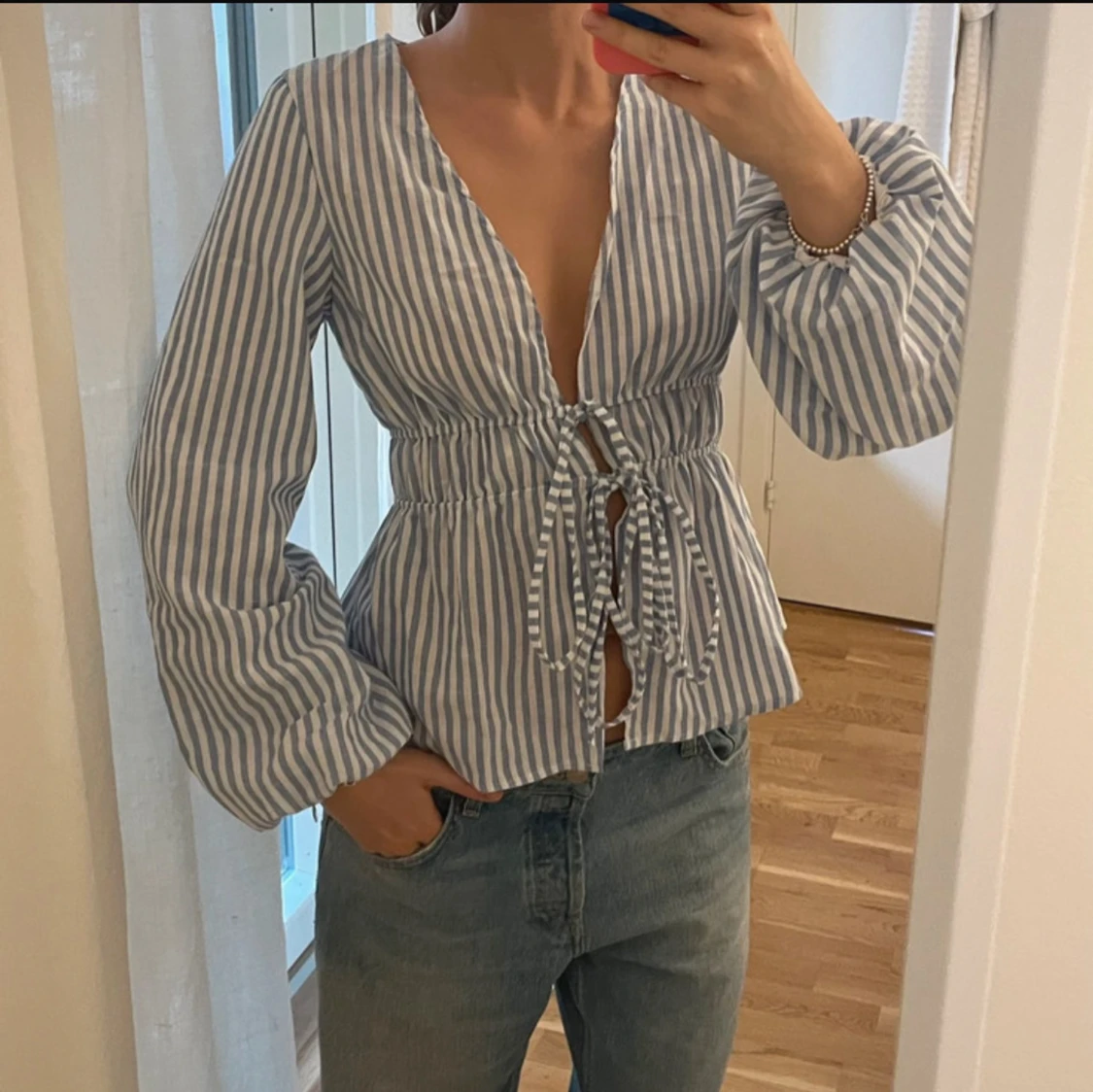 Blåvit randig blus med snörning - 4