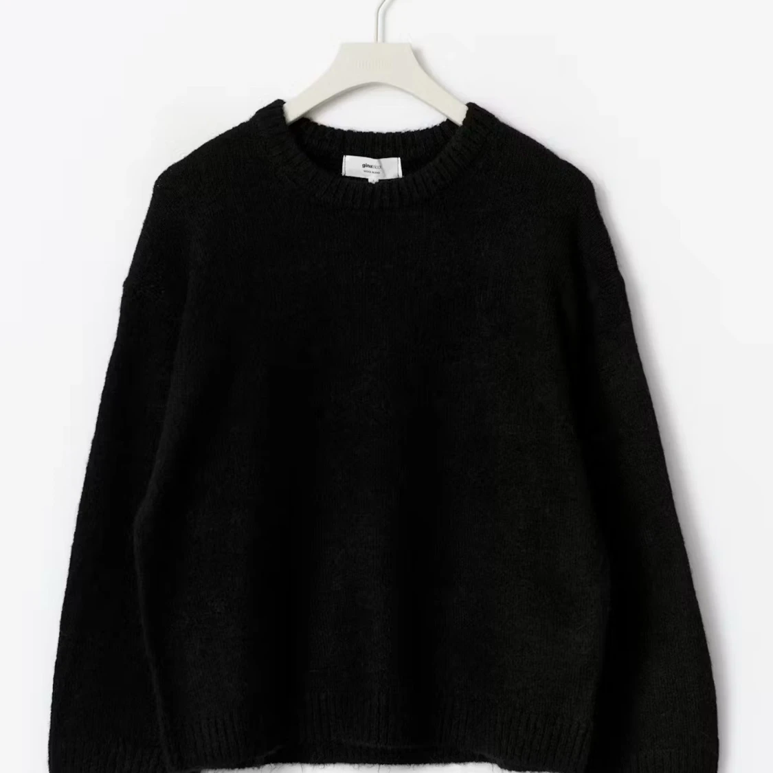 Svart stickad tröja  - 1