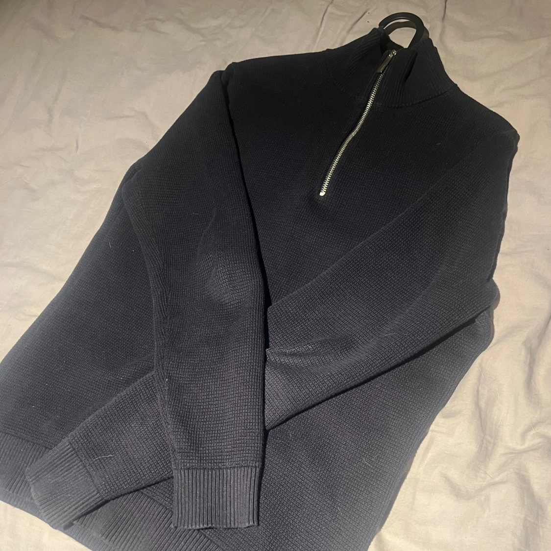 Mörkblå stickad half zip-tröja - 1