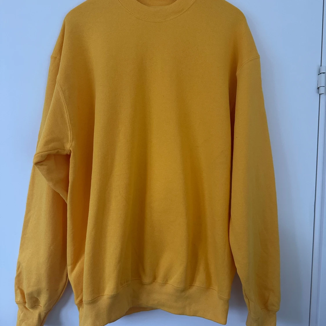 Gul sweatshirt från Fruit of the Loom