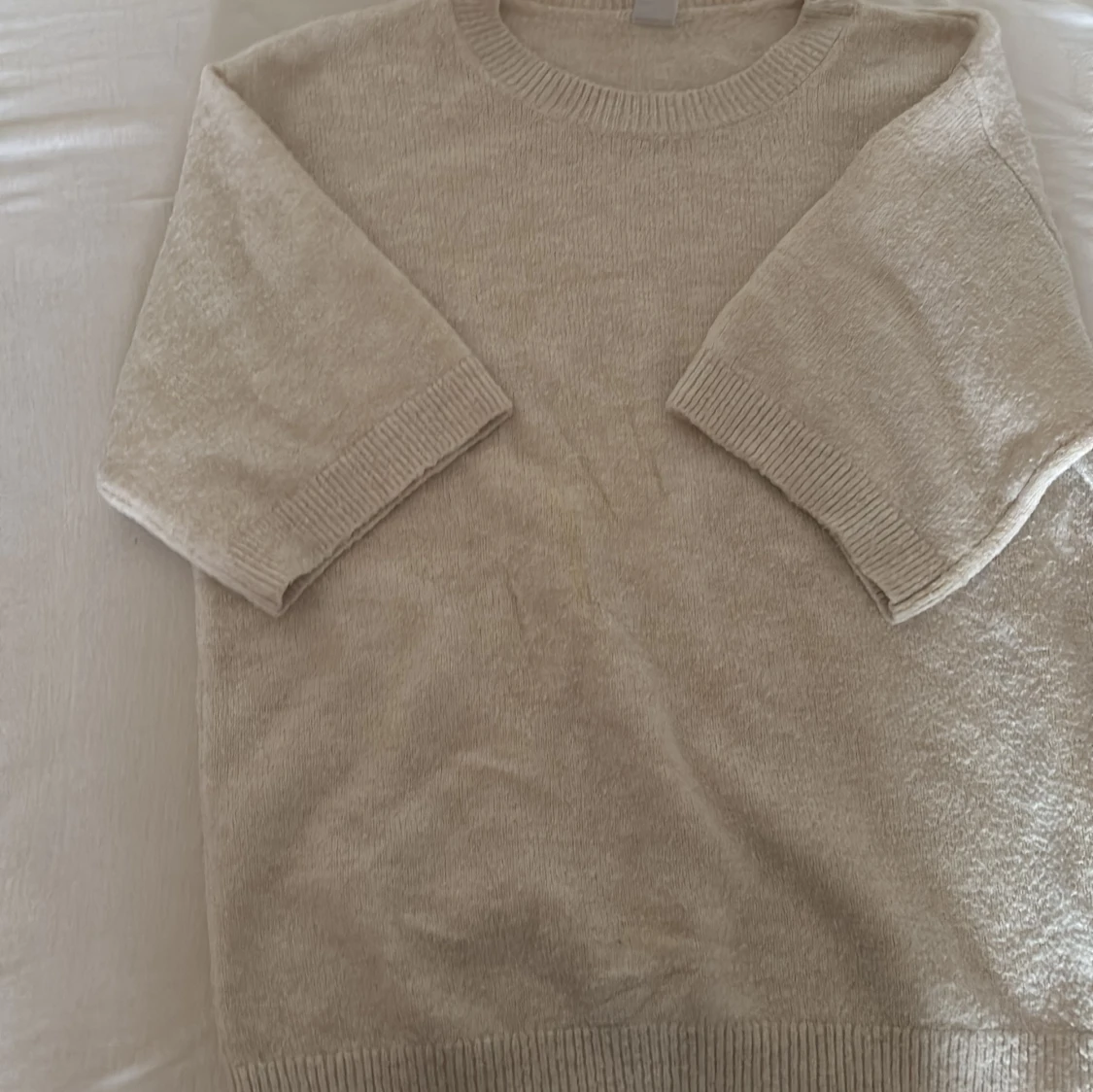 Beige stickad tröja från Lindex